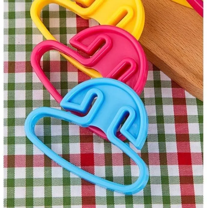 Plastic Hanging Hooks Set – Multicolor